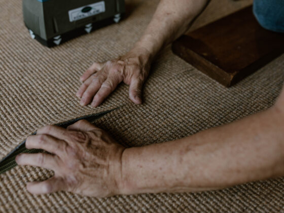 Flatwoven sisal carpet seam installation